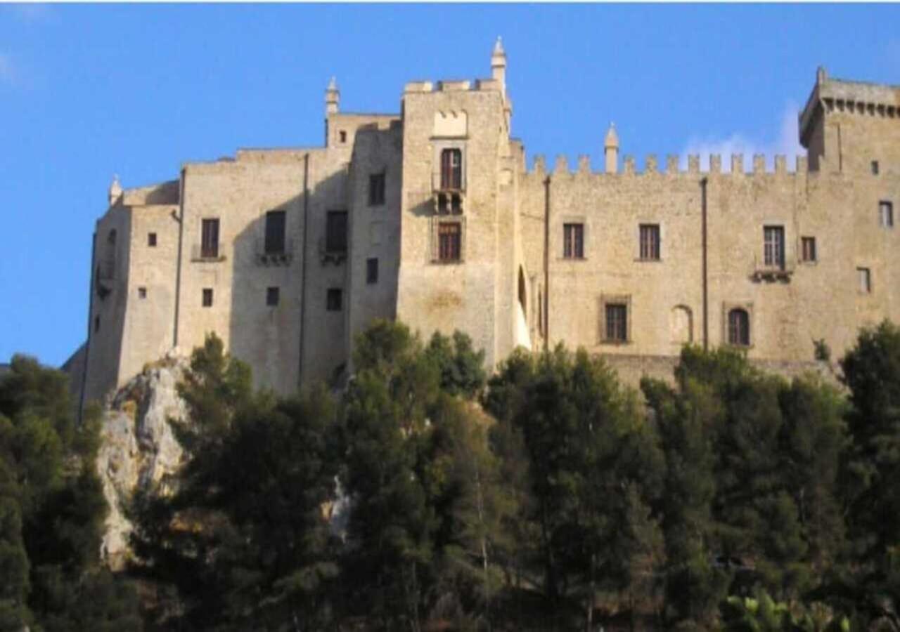 Casa Vacanza A 11 Km Dall'Aeroporto Di Palermo Carini Exterior photo